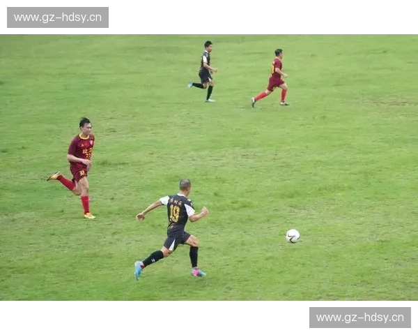 宏达杯足球联赛前夕各支球队积极备战力争以最佳状态迎接赛事